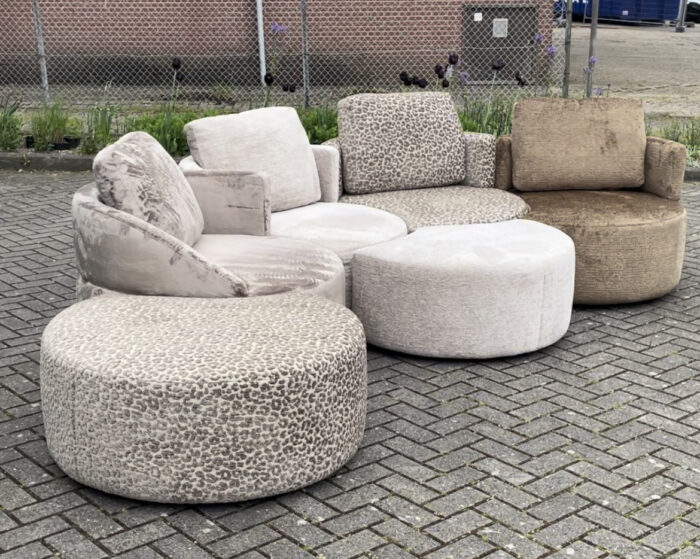bank bestaande uit elementen
